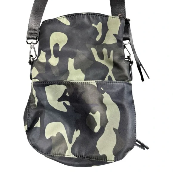 Urban Expressions Nylon Convertible Foldover Crossbody Bag Camouflage Travel - Picture 3 of 14